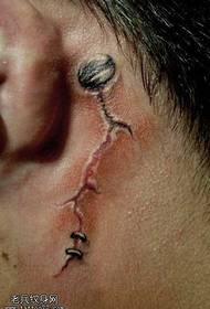 Alternatywny modny wzór tatuażu łez