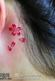 wzór tatuażu malowany mały śliczny płatek wiśni