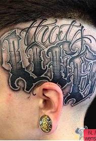 lavoro del tatuaggio della lettera capa