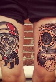 gambar tato astronaut warna kaki