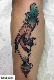 patrún tattoo láimhe agus buidéal lao na hEorpa agus Mheiriceá