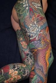 kaki bunga mendominasi pola tato dicat phoenix dan ular