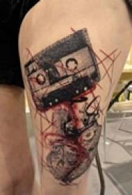 Tatuaggio di gamba di arte astratta
