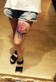 gamba Tatuaggio floreale a vento parziale con inchiostro parziale
