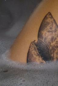 personaliti hitam dan putih hiu tatu corak kepala