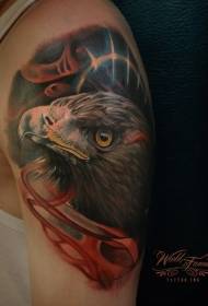 brazo realismo estilo de tatuaxe de cabeza de águila de patrón