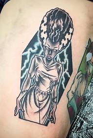 Model de tatuaj pentru femeie în culoarea picioarelor
