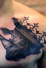 јединствена црна глава носорога са средњовековним архитектонским тетоважом прса