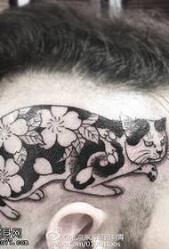модел на татуировка на котка на главата