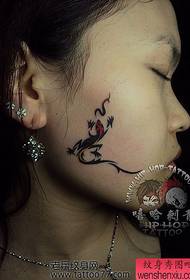 corak tattoo totem gecko pameunteuna