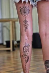 сексуальна татуювання на ногу теля