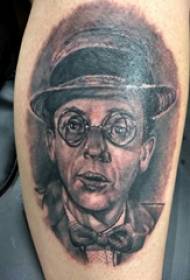ritratto di personaggio tatuato studente maschio sulla gamba schizzo personaggio ritratto ritratto tatuaggio