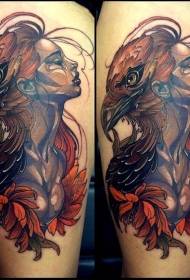 smiješni ženski portret u boji s uzorkom tetovaže glave orao