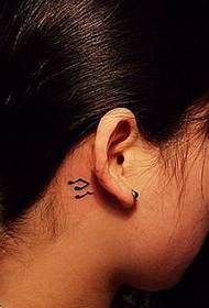 tatuaggio semplice totem dell'orecchio delle ragazze dopo l'orecchio