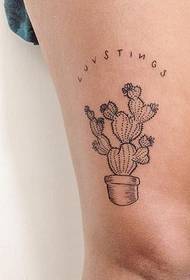 muslo pequeño cactus fresco en maceta letra tatuaje patrón