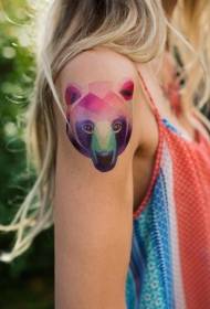 tyttö käsivarsi akvarelli käsin piirretty karhu pään tatuointi malli