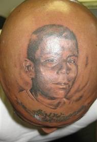 глава прекрасни црно-бели дечак портрет тетоважа узорак