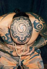 txiv neej super txias lub taub hau totem tattoo