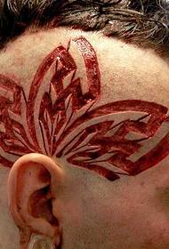 huvud rött blad tatuering mönster