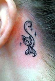 女性の耳猫のタトゥーパターン