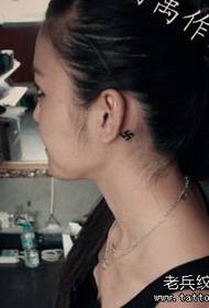 dívčí ucho malý totem 10 000 znaků tetování vzor
