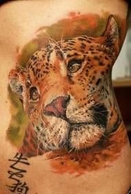 taobh easnacha ceann péinteáilte cheetah réalaíoch le patrún tattoo carachtair