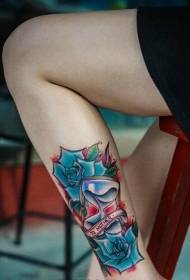 weibliche Beine Sanduhr Rose Tattoo Bild