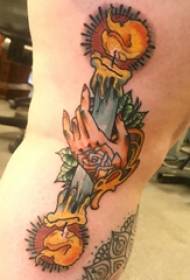 Wiilasha Tattoo lugaha ayay gacmaha iska saaraan iyo sawirada tattoo laambad