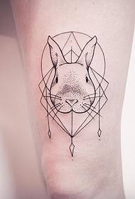 línea de geometría del muslo punto de cabeza de conejo Tatuaje tatuaje patrón