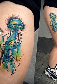 modello di tatuaggio del tatuaggio dell'acquerello dell'inchiostro della spruzzata delle meduse della coscia femminile