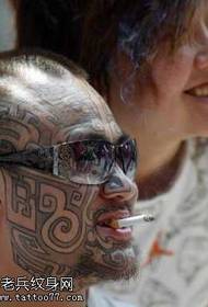 knap fotografisch gezicht tattoo patroon