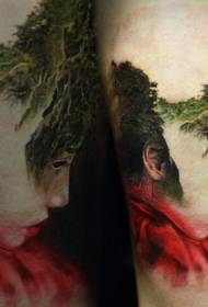 testa di ragazzo colorata con motivo tatuaggio cascata giungla