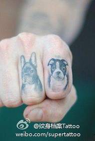 modello di tatuaggio cucciolo carino dito