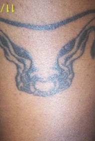 чудан узорак тетоваже на глави бика