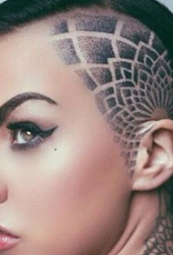 quei tatuaggi alternativi per la testa
