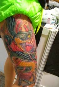 osobnost arogantna boja bedara velika zmija krizantema uzorak tetovaža