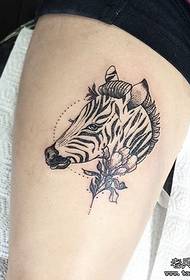 Tattoo mönster för lår zebra huvud blomma tatuering