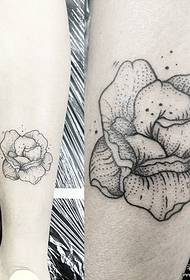 vitello Europa e piccolo modello di tatuaggio floreale maculato fresco