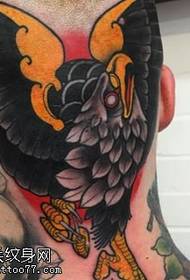 узорак тетоваже главе орао