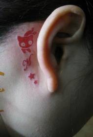 דפוס קעקוע ראש: ראש חתול טוטם חמוד עם קעקוע כוכב מחומש