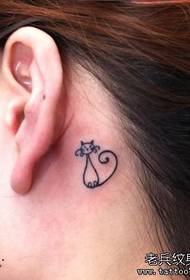 modèle de tatouage fille oreille totem kitty