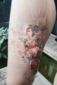 ben vackert målad älva under tatueringsmönstret