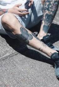 scegli un tatuaggio di gamba bello come ottenere un bel punteggio completo