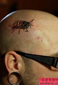 Patrón de tatuaxe de abeja clásica de cabeza masculina