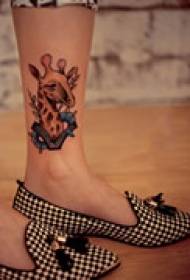 Tatuaż z cienkiej zwierzęcej nogi