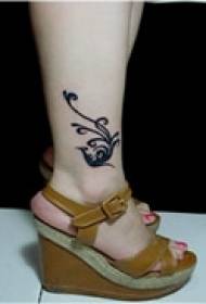 Tatuaggio gamba in pizzo fine