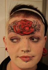 patrón de tatuaje de rosa de frente de personalidad femenina