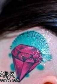 Kopf ein buntes Diamant-Tattoo-Muster