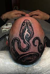 Patrón de tatuaje de serpiente de cabeza