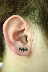 耳朵小蝙蝠纹身图案